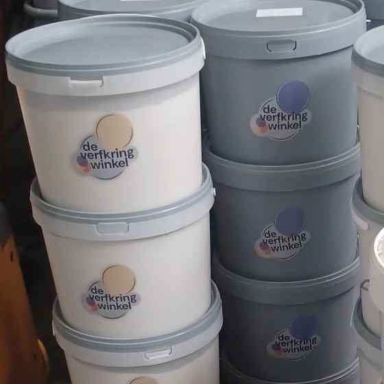 Emmers Twee Laag met het logo van de Verfkringwinkel